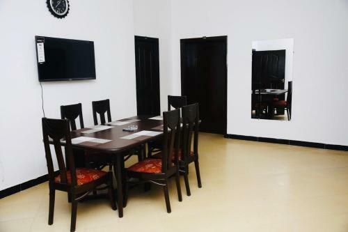 Hostal Lux Lounge Guest House