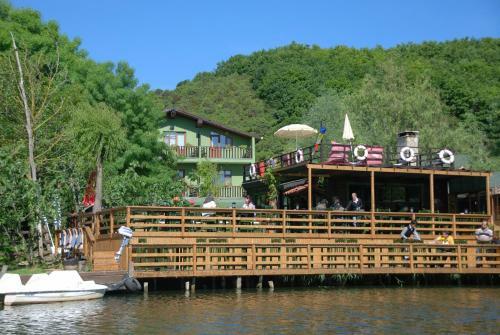 Hostal Piccolo Mondo Hotel