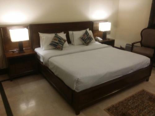 Hostal Royal Motel Guest House