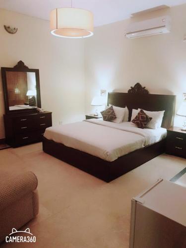 Hostal Royal Motel Guest House