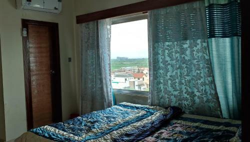 Stunning Hill View Apartment/ 2br/ Central City