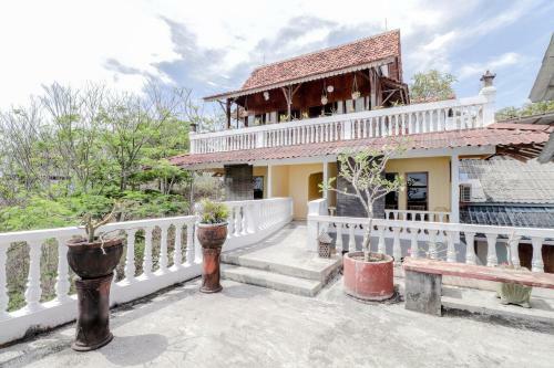 Adinda Beach Hotel And Villa