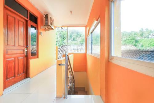 Oyo 90034 Hotel Gandung Yunior