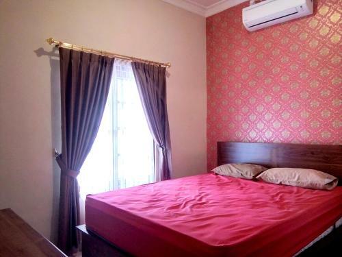 Hostal D'topadan Guest House