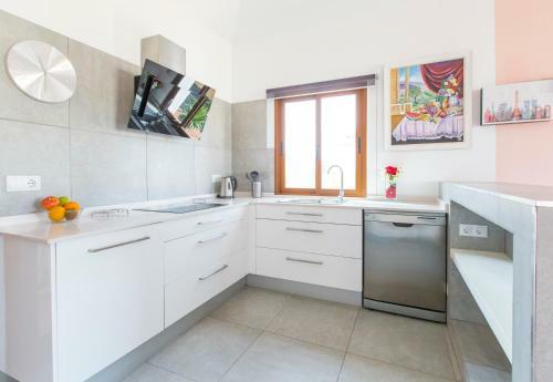 Villa Bella Lucia 3. Piscina Climatizada, Wifi, Bbq.