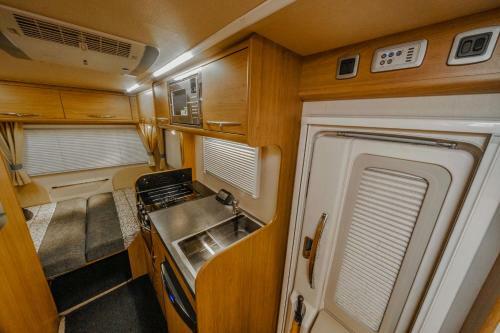 Rv Motorhome - Campervan
