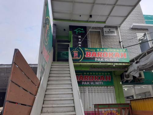 Hotel Spot On 2332 D'green Homestay