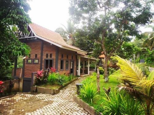 Bed & Breakfast Kelapa Gading Villas