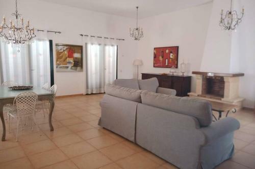 Anahi Homes- Villa Palm View