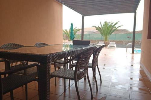 Anahi Homes- Villa Palm View