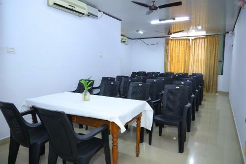 Hotel Ramanilayam Tourist Home