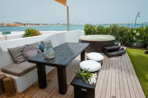 Villa Maluhia Beachfront
