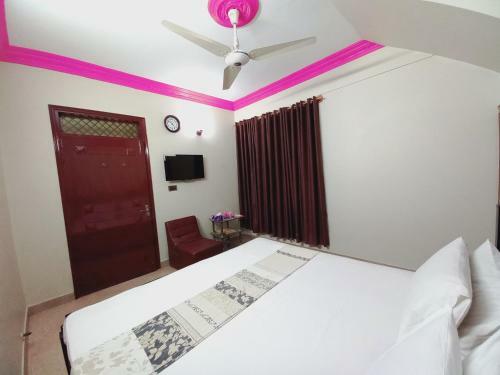 Cosy Inn Hotel Near Millennium