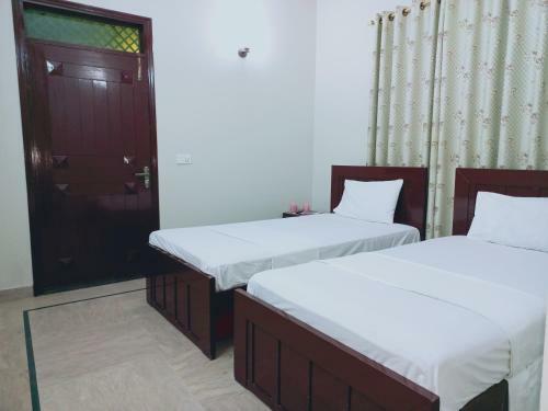 Cosy Inn Hotel Near Millennium