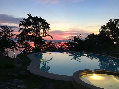 Hotel Cuestas Beach Resort And Restaurant