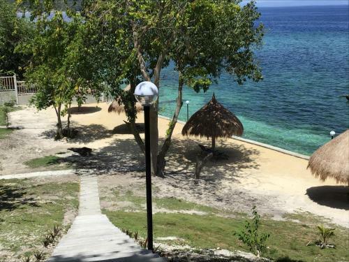 Hotel Cuestas Beach Resort And Restaurant