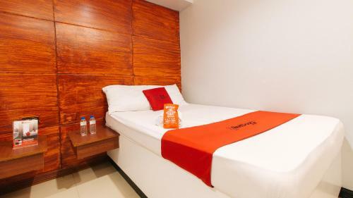 Hotel Reddoorz Plus @ Black Sand Beach Resort Bataan