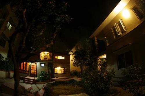 Hostal Laughing Buddha Hotel & Garden Theater