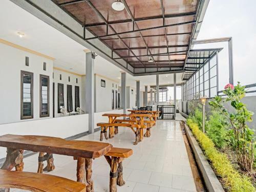 Hotel Oyo 90396 The Halona Villa Batu