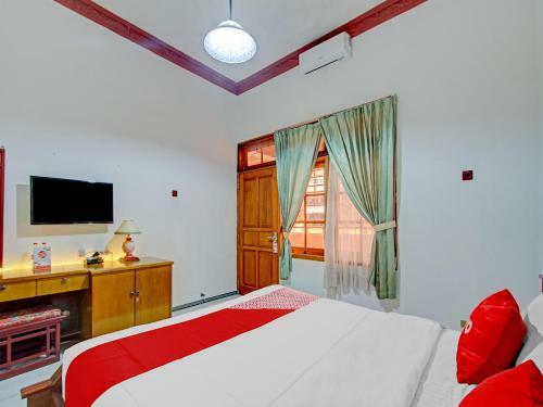 Oyo 90247 Hotel Palereman Soerabaia
