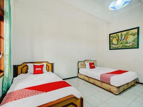 Oyo 90247 Hotel Palereman Soerabaia