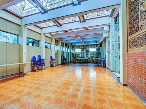 Oyo 90247 Hotel Palereman Soerabaia