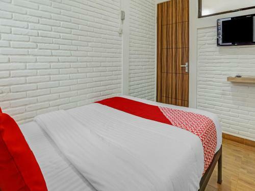 Hotel Oyo 90828 Ara Guest House