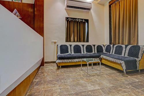 Oyo 81281 Hotel Jay Mahakali
