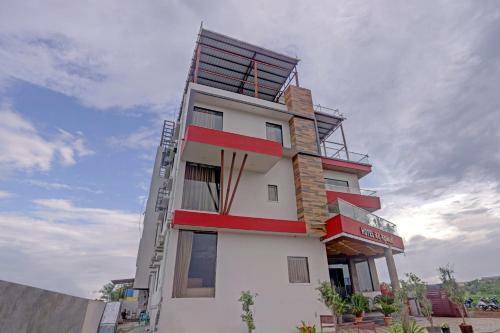 Oyo 81281 Hotel Jay Mahakali