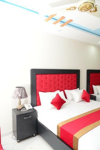 Hotel Deluxe Johar Town Lahore