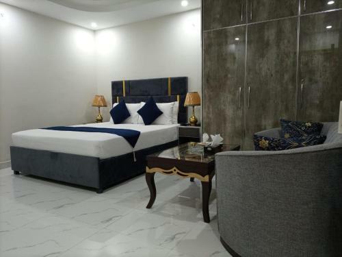Family Hotel Davis Road Lahore