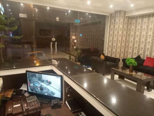 Family Hotel Davis Road Lahore