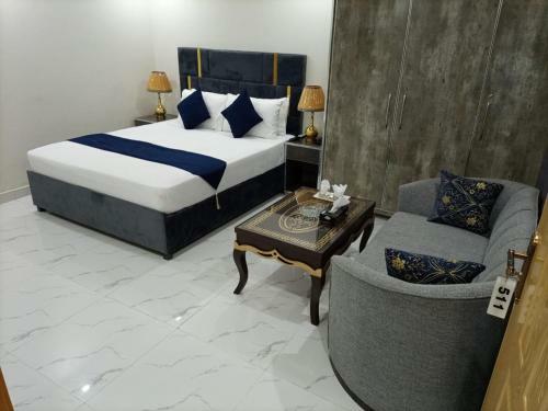 Family Hotel Davis Road Lahore