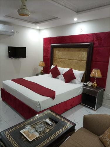Family Hotel Davis Road Lahore