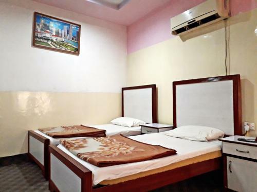 Gulberg View Hotel - Main Market