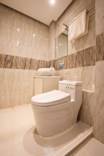 Hotel Vaccinated Staff - Oyo 492 Sunset View Ridge Residences