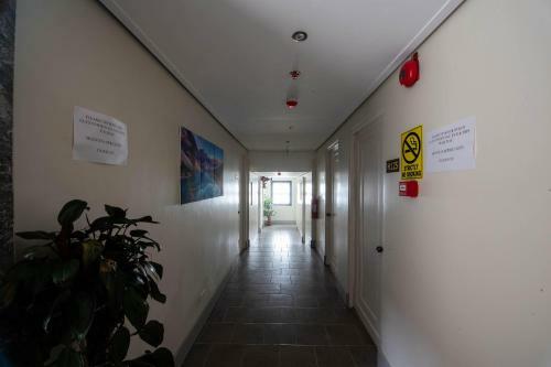 Hotel Vaccinated Staff - Oyo 492 Sunset View Ridge Residences