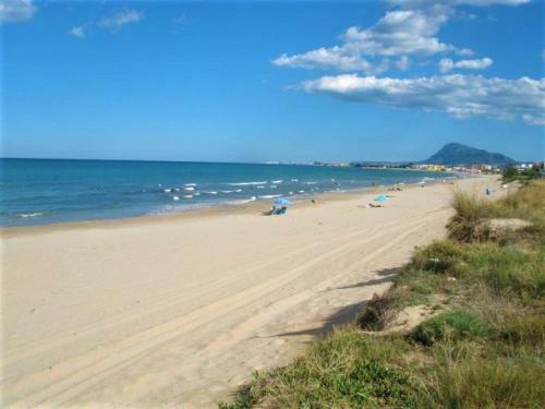 Adosado De 140m2 Con Terraza A 50 M De La Playa