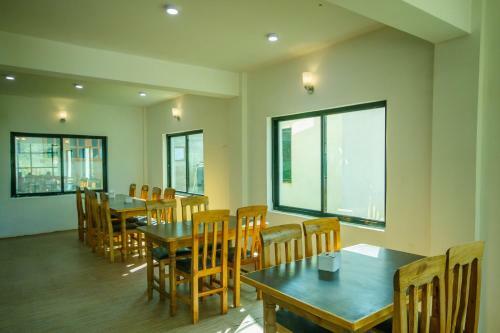 Hotel Nayagaun Village Resort