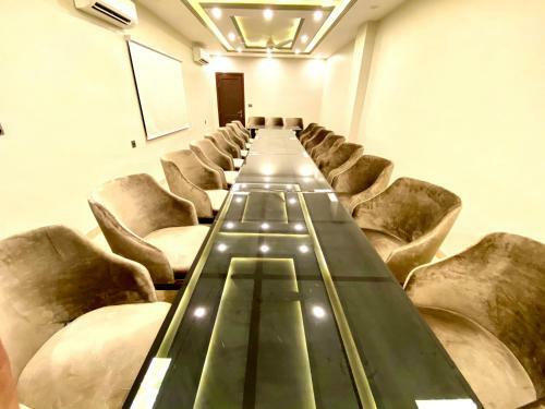 Grand Luxury Hotel