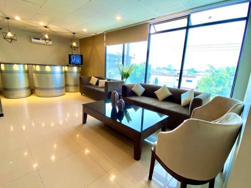 Grand Luxury Hotel