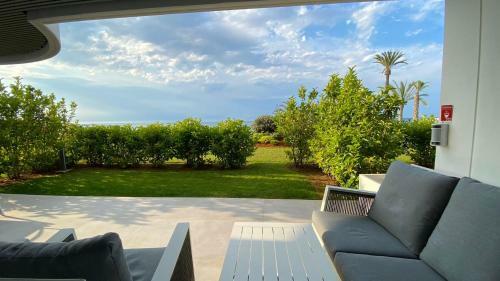 Modern Luxury 3-bed Apartment Front Beach Line