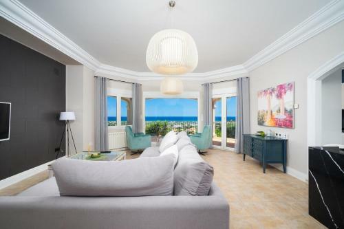 Marvelous Villa With Panoramic Sea View & Pool