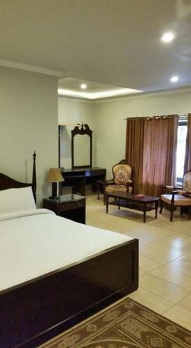 Cosy Knock Hotel