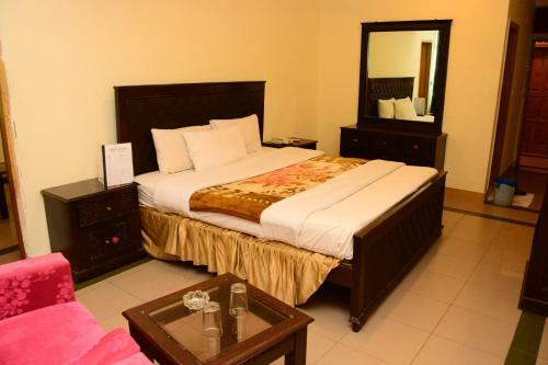 Hotel Move-n-pick Murree