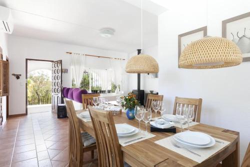 Villa Celi: Sea- & Mountain View, Peaceful & Comfortable.