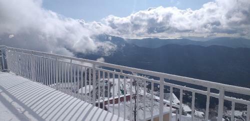 Hostal Awesome Murree View, Honeymoon Suite Room