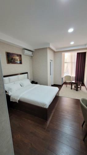 Hotel Ayni