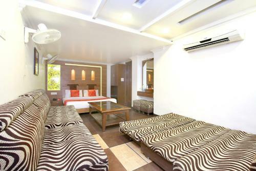Hotel Oyo 14555 Kay Aar Regency