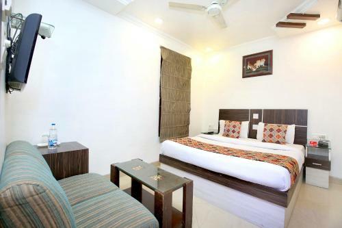Hotel Oyo 14555 Kay Aar Regency